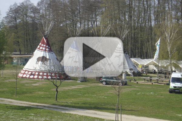 Jugendtours-Camp: Aufbau Tipi-Zelte