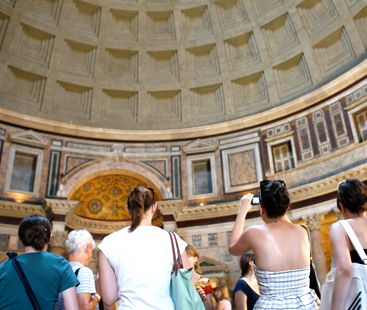 Pantheon – Klassenfahrt MEININGER Hotels von Jugendtours