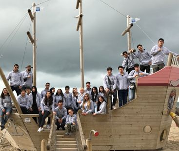 Klassenfahrt Niederlande – Fototermin am Nordseestrand