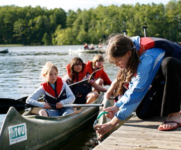 Schulwandertag mit Jugendtours – Kanutour Mecklenburger Seenplatte mit Guide