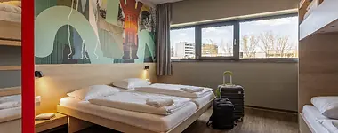 MEININGER Hotel Berlin Flughafen Unterkunftsbild  &ndash; Klassenfahrt Berlin von Jugendtours