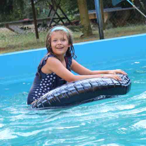 Schwimmbad Action an warmen Tagen