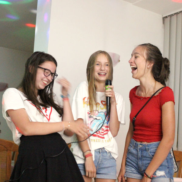 Karaoke Night - Sing it loud!