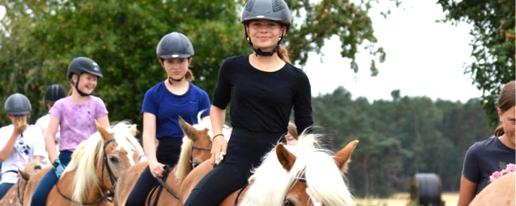 Reiterferien Ostern Kattien/Lüneburger Heide jetzt buchen! Reiterferien Ostern Kattien/Lüneburger Heide jetzt buchen!