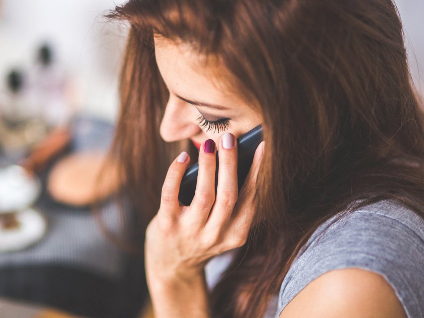 Auch auerhalb unserer Geschftszeiten stehen wir Ihnen rund um die Uhr ber unsere Hotline zur Verfgung.