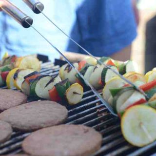 Grillparty mit selbstgemachten Burgern